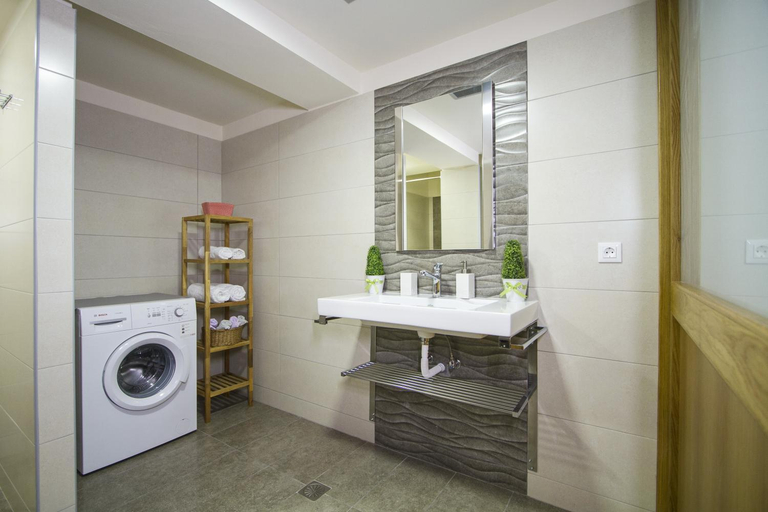 Bathroom 3, Campagna Mare, Crete