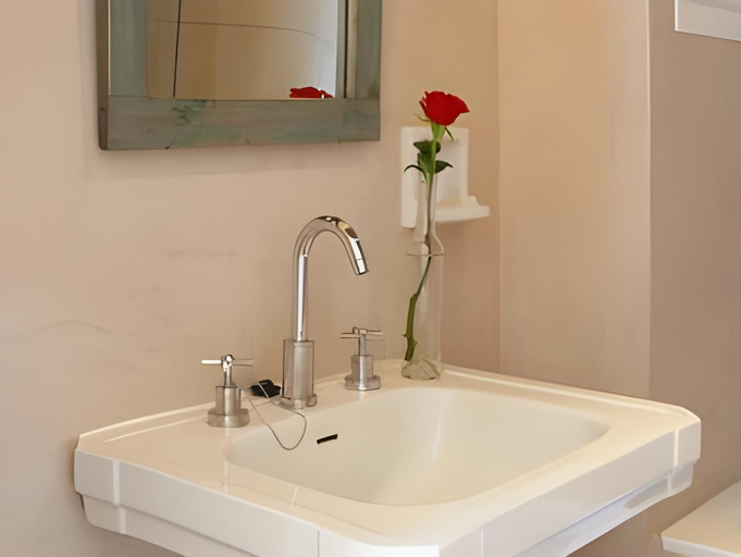 Bathroom 4, Hostal Empuries, Girona