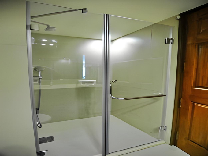 Bathroom 4, Hotel Sai Inn, Mumbai Suburban