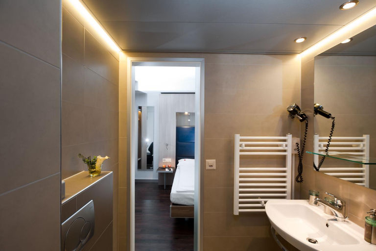 Bathroom 10