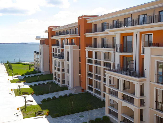 Exterior & Views
