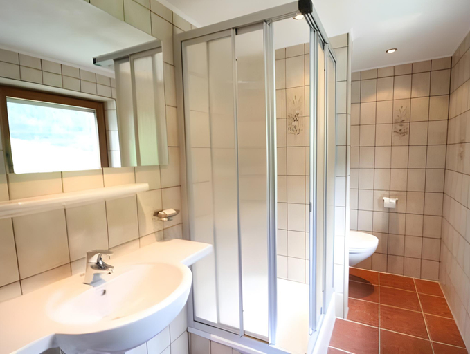 Bathroom 3, Hotel Traube, Landeck