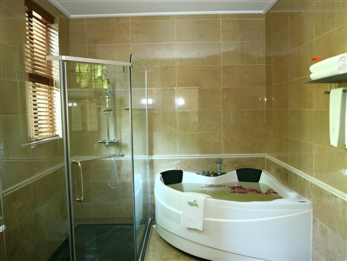Bathroom, Yanoda Rainforest No.1 Hotel, Hainan