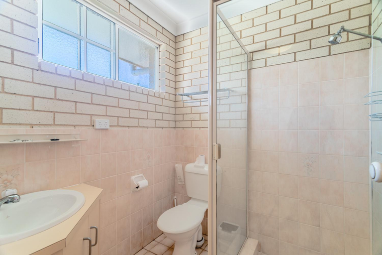 Bathroom 3, Santa Fe Motel and Holiday Units, Ballina