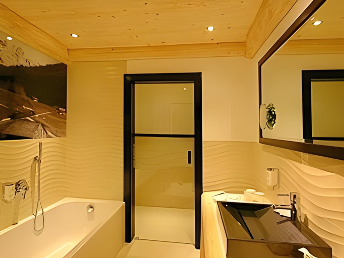 Bathroom 5, Hotel Portillo Dolomites 1966', Bolzano