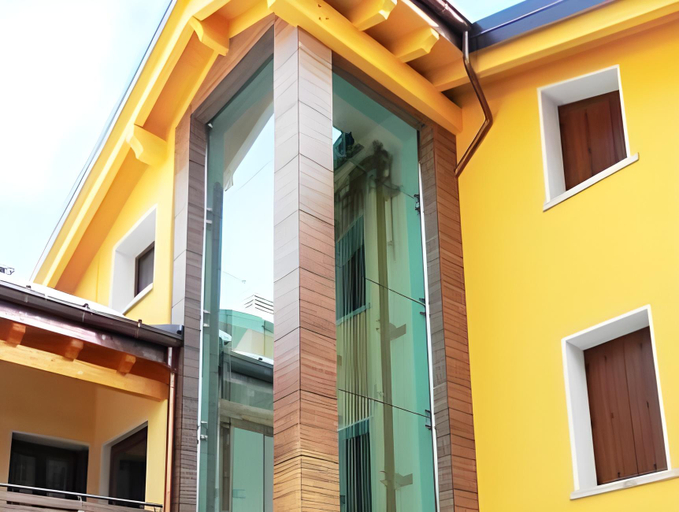 Exterior & Views