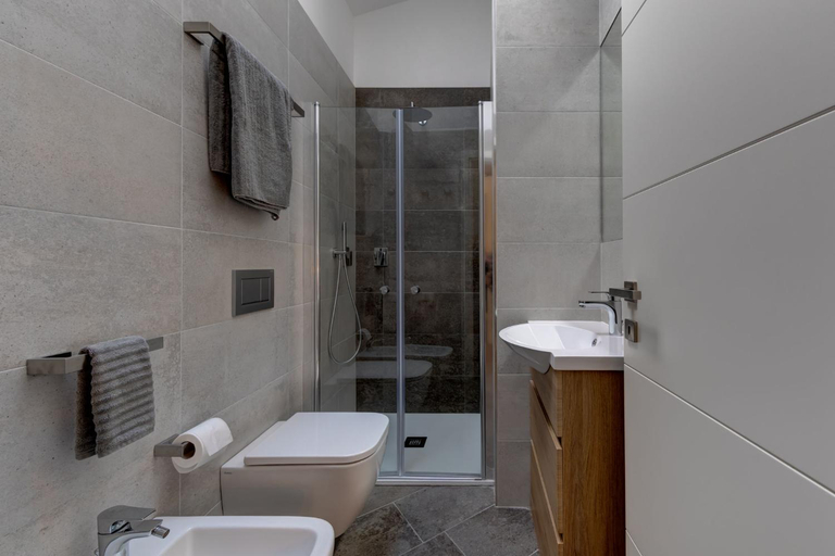 Bathroom 2, Ortigia Green, Syracuse