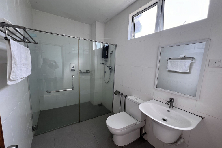 Bathroom 10