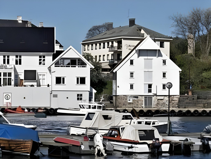 Exterior & Views