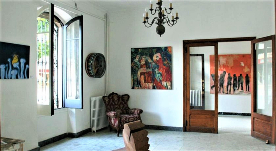 Others 4, Hostal Montsoliu, Girona