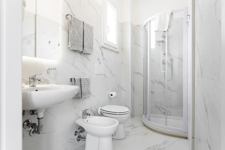 Bathroom 2, Hotel Ninfea, Rimini