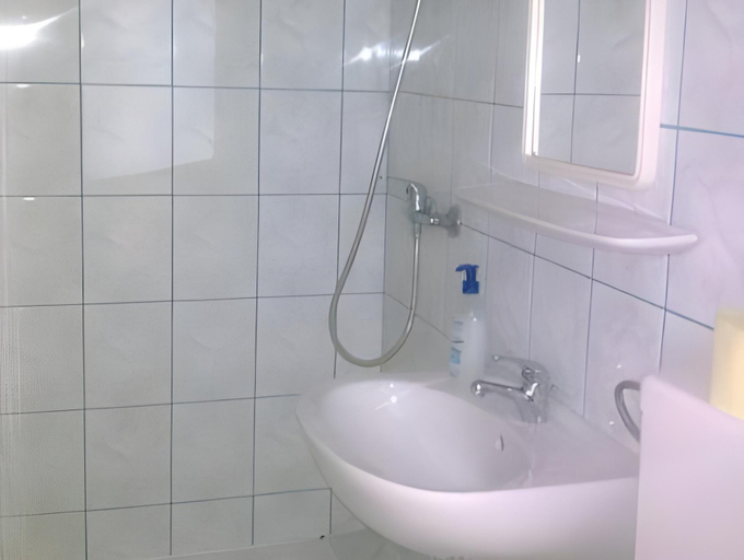 Bathroom 2, Anna vendeghaz, Szeged