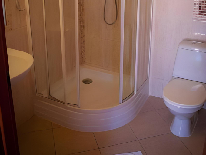 Bathroom 2, Hotel Wenecki, Częstochowa City