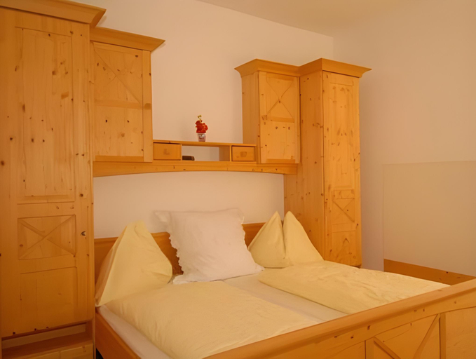 Bedroom 3, Hotel Samerhof - Wellness, Rooftop Whirlpool & kostenloses Skidepot, Hermagor