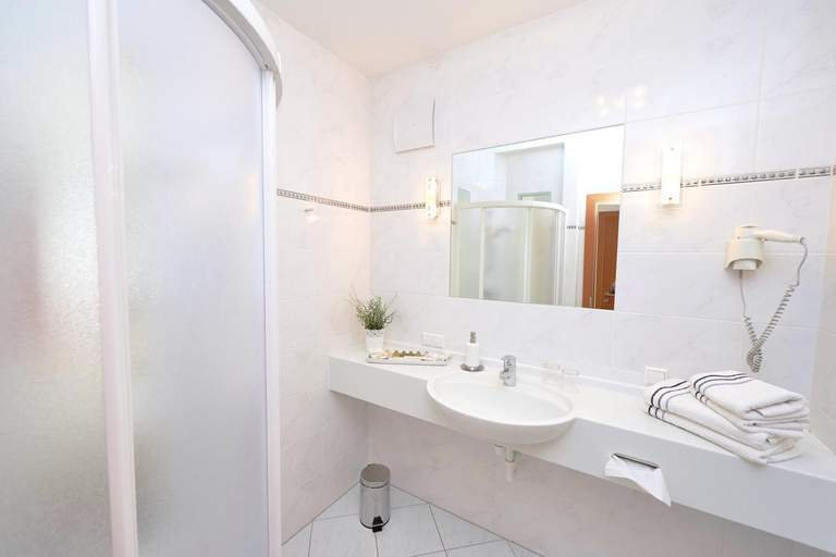 Bathroom, City-Hotel Modling, Mödling