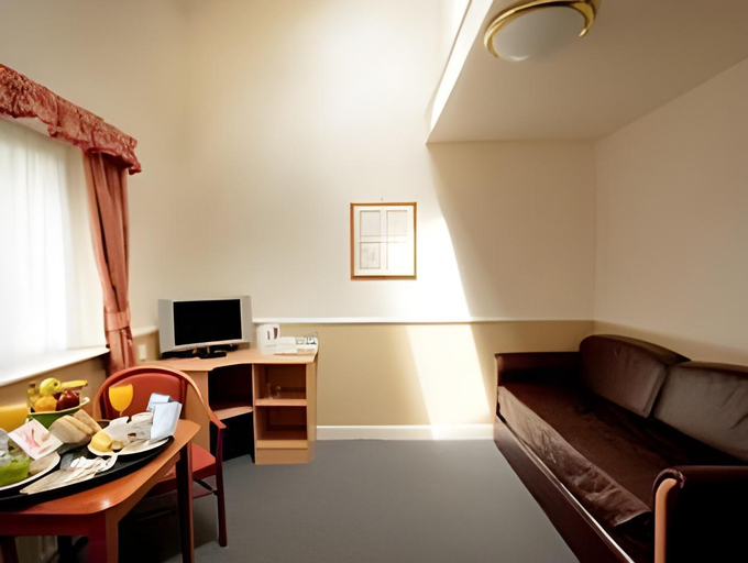 Others 4, Moreton Park Hotel, Shropshire
