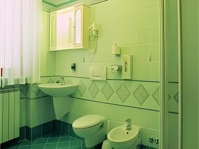 Bathroom, Hotel Marko, Piran