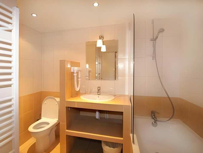 Bathroom 3, Hotel Le Sherpa, Isère