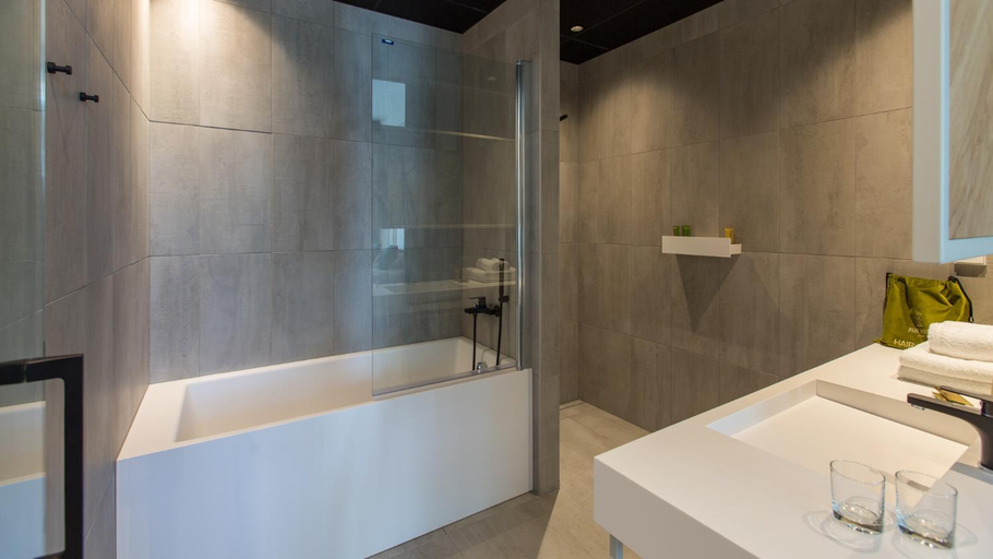 Bathroom 8