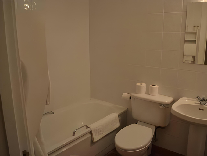 Bathroom 3, Caisleain Oir Hotel