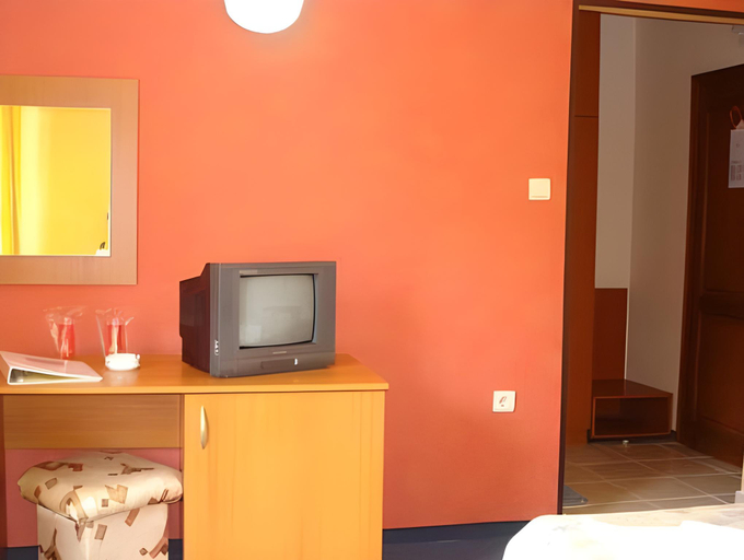 Bedroom 3, Friends Family Hotel - Free Parking, Nesebar