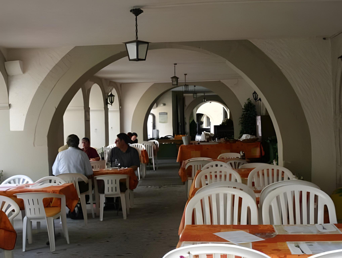 Food & Drinks 4, Hostellerie Du Xvi Siv Cle, Nyon