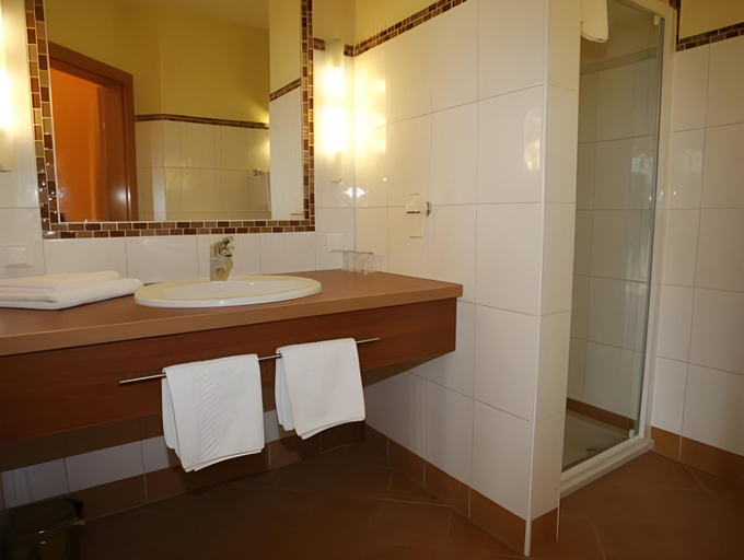 Bathroom 3, Golf & Therme Sonnenpension, Güssing