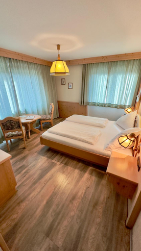 Bedroom, Hotel Alpenrose, Reutte