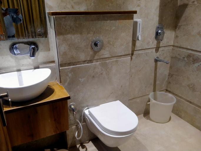 Bathroom 4, HOTEL RV GOLDEN, Amritsar