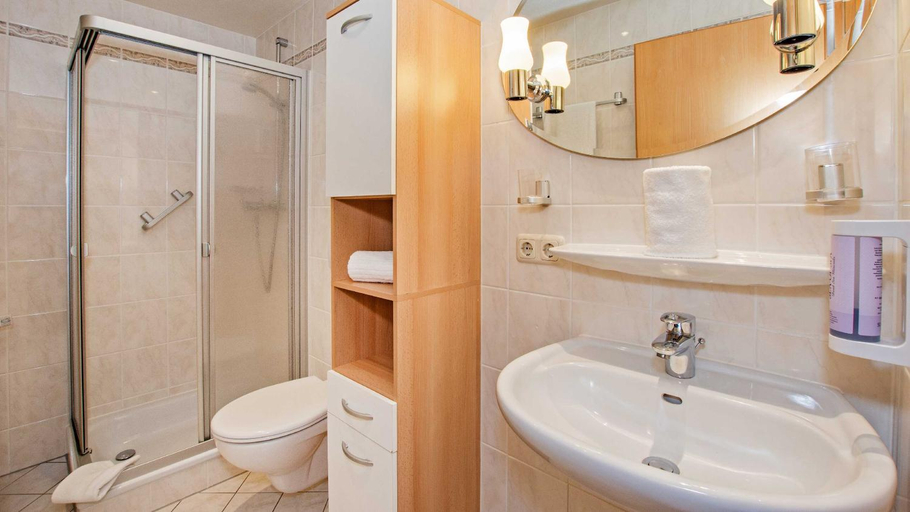 Bathroom 2, Hotel Garni Nussbaumhof, Vorpommern-Greifswald