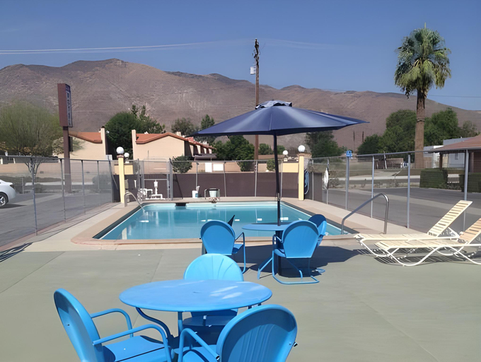 Others 3, Hacienda Motel, Riverside