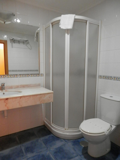 Bathroom 3, Hotel Dona Maria, Asturias
