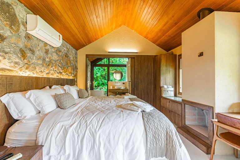 Others 5, Villa Tanah, São Roque