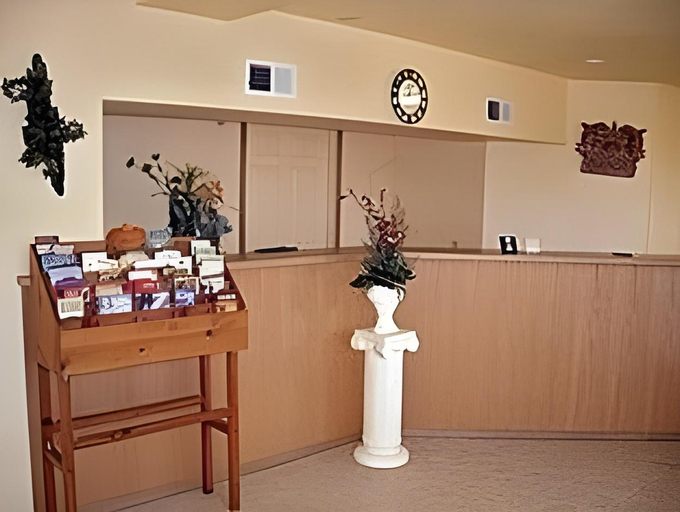 Others 5, Western Motel, Lane