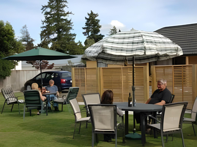 Food & Drinks 4, South Park Motel, Masterton