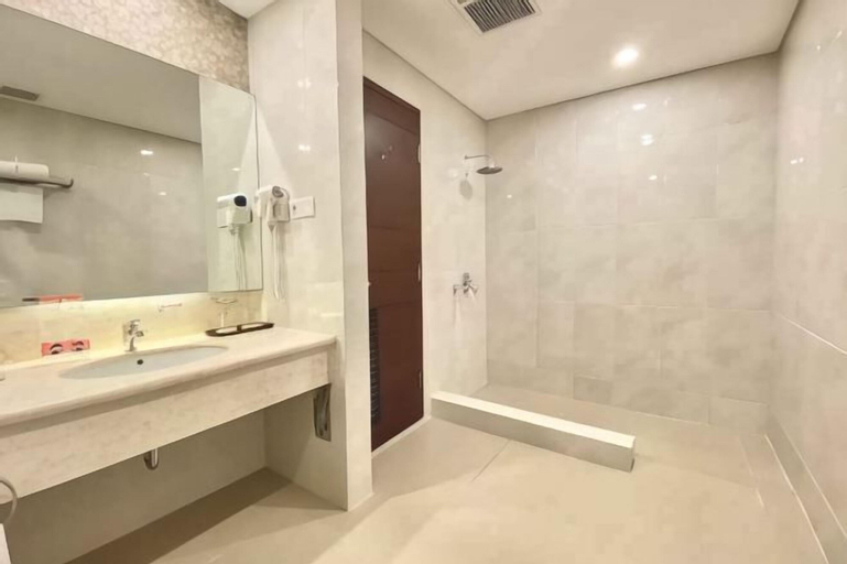 Bathroom 17