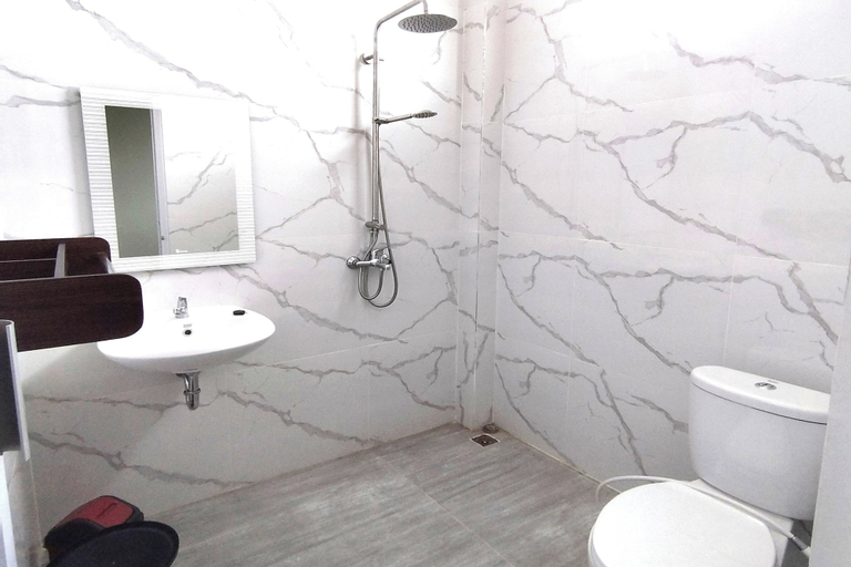 Bathroom 5, Inara Guesthouse & Villa, Tasikmalaya