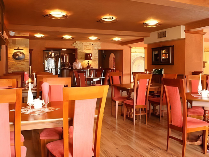 Food & Drinks 3, OBERZA POD ROZA restauracja, sauny, jacuzzi, Nowy Targ