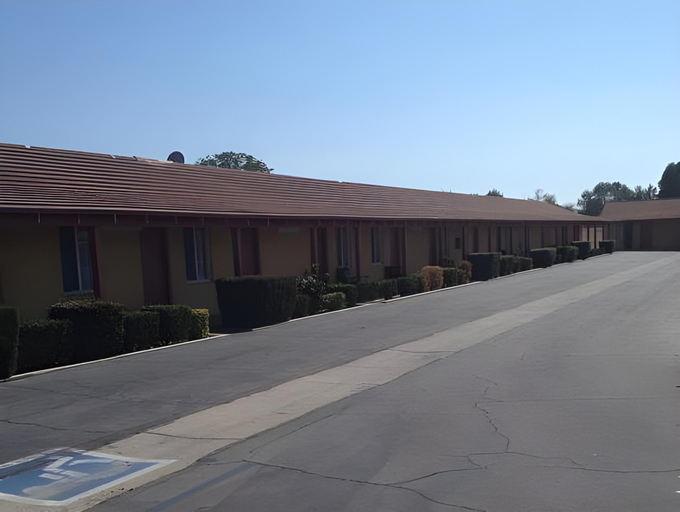 Others 4, Hacienda Motel, Riverside