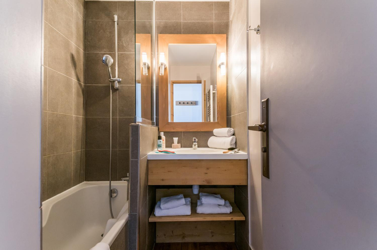 Bathroom 4, Residence Pierre & Vacances Le Quartz, Savoie