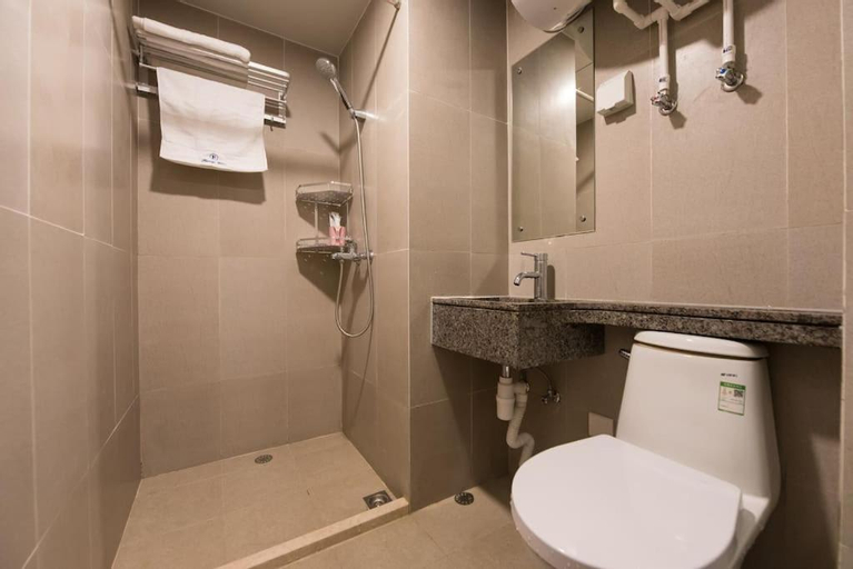 Bathroom 28