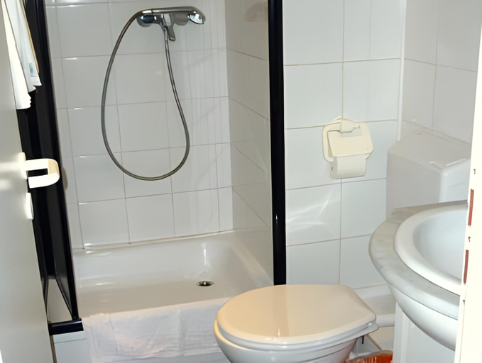 Bathroom 1, Artus Hotel, Düsseldorf