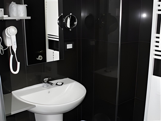 Bathroom 4, Halanus Hotel and Resort, Pescara