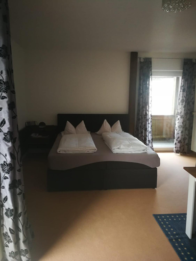 Bedroom 3, Hotel Luitpold, Unterallgäu