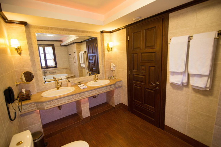 Bathroom 2, Estate Kalaitzis, Central Macedonia