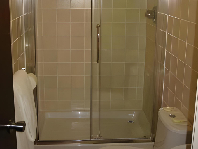 Bathroom 3, The Langham Hotel, Northamptonshire
