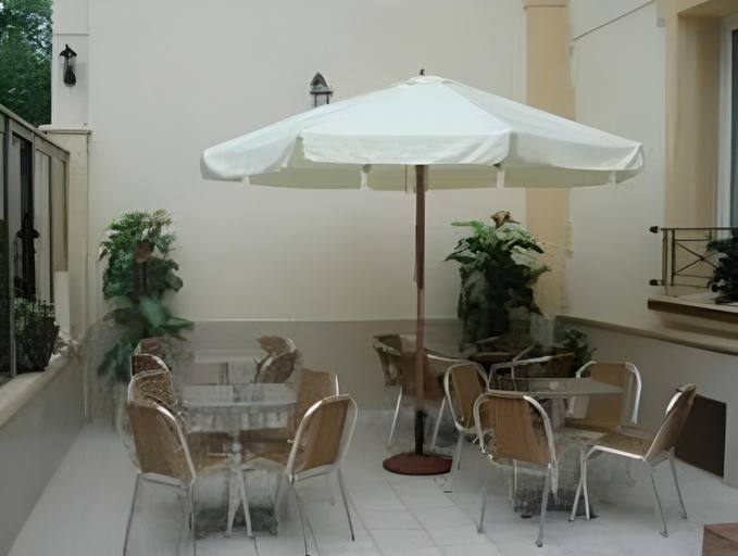 Others 5, Hotel Victor Hugo, Seine-Saint-Denis