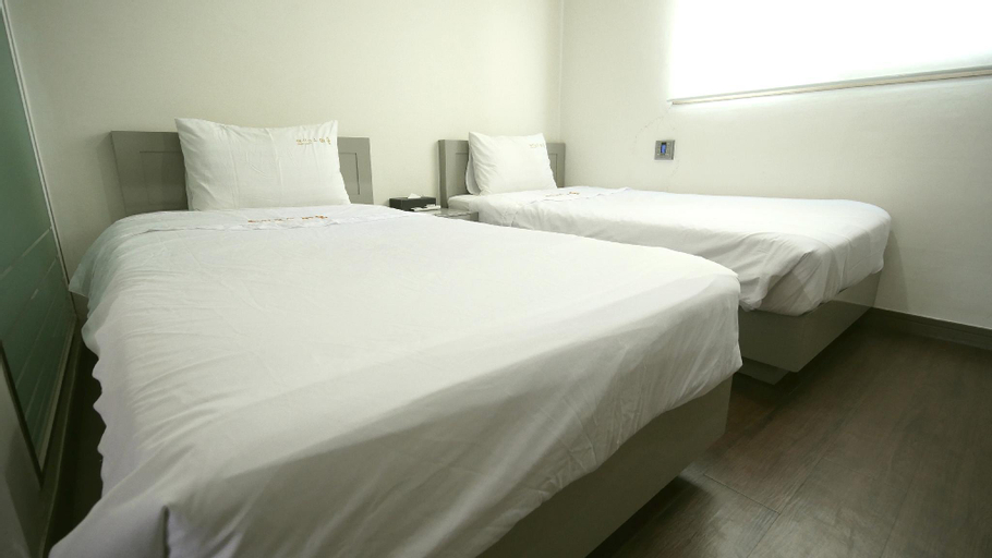 Bedroom 14