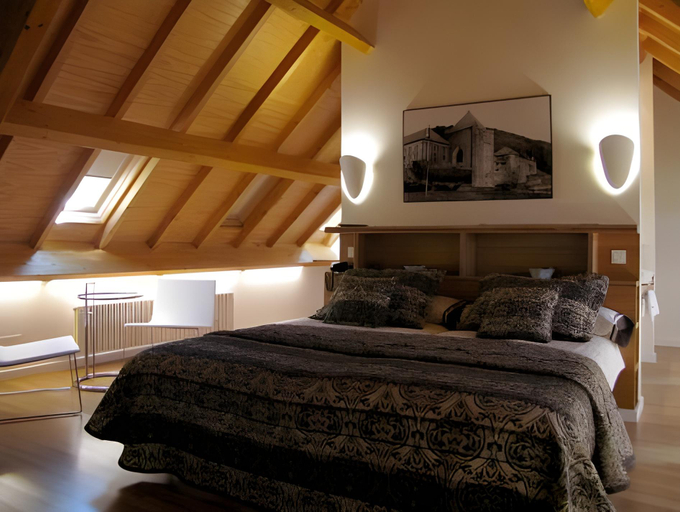 Bedroom 3, Hotel Roncesvalles, Navarra