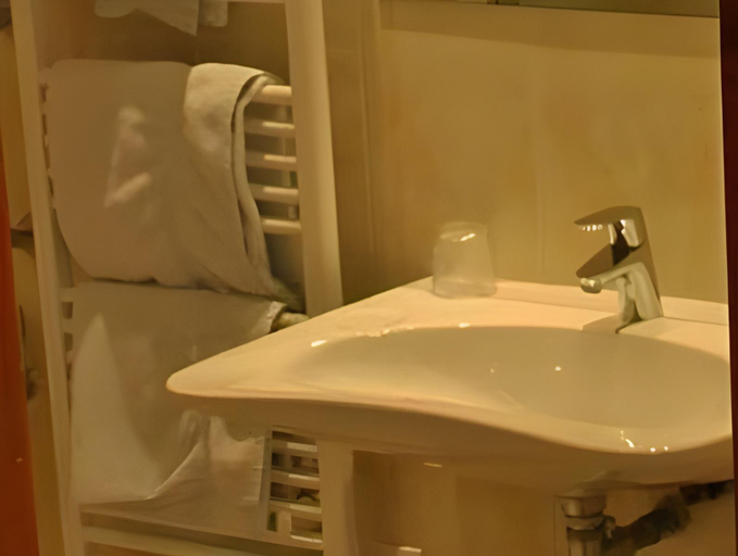 Bathroom 3, Hotel Les Chalets, Savoie